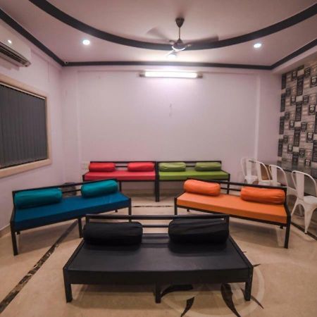 מומביי Happinest - The Backpacker'S Hostel מראה חיצוני תמונה