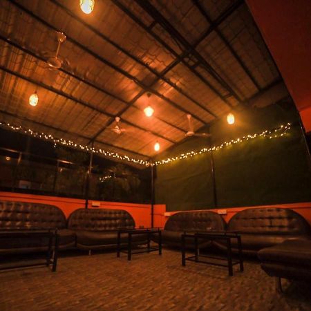 מומביי Happinest - The Backpacker'S Hostel מראה חיצוני תמונה