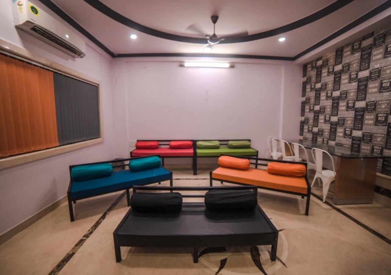 מומביי Happinest - The Backpacker'S Hostel מראה חיצוני תמונה