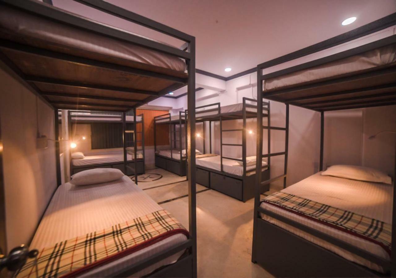 מומביי Happinest - The Backpacker'S Hostel מראה חיצוני תמונה